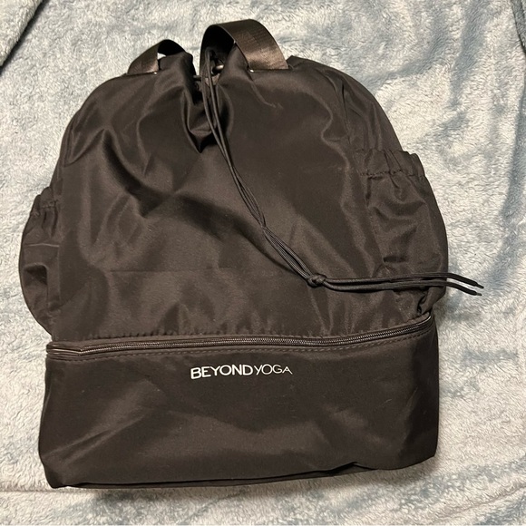 Beyond Yoga Black Minimalist Convertible Backpack – Gym to Work, OS - Picture 1 of 11